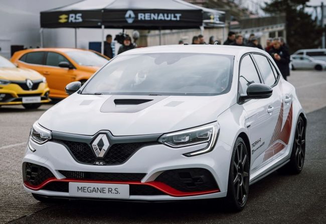 Renault выпускает обширную модификацию модельного ряда Megane