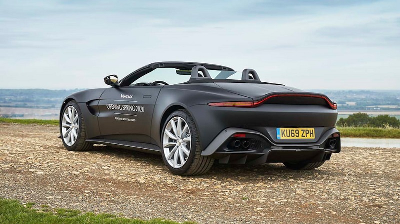 Aston Martin создал новый Vantage Roadster с самой быстрой складной крышей